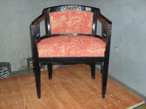 roze crna stolica